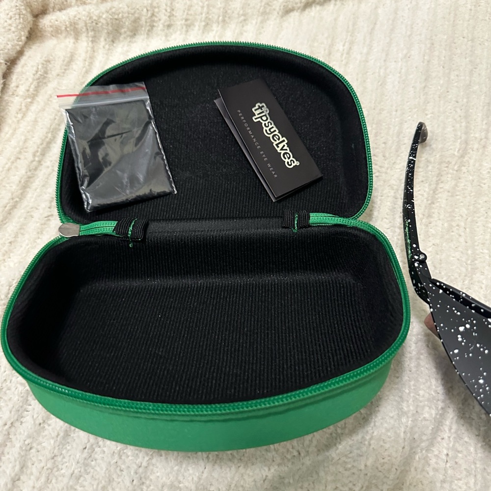 Tipsy Elves Green Mirrored Visor Sunglasses With Hard Case Limited Style - Picture 10 of 11